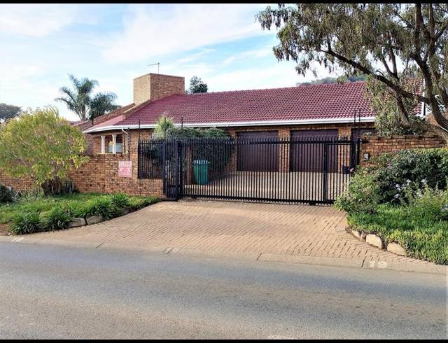 5 BEDROOM HOUSE FOR SALE IN MEYERSDAL